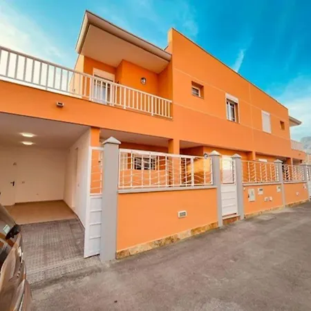Sunny Island D2, Cristianos Feriehus